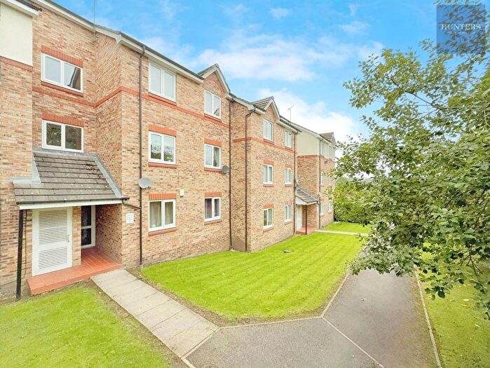 2 Bedroom Flat For Sale In Swinnow Close, Bramley, LS13