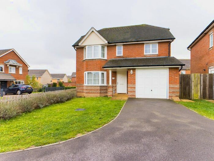 4 Bedroom Detached House To Rent In Dorset Crescent, Basingstoke, RG22