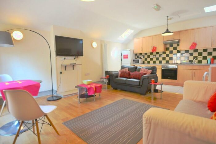 2 Bedroom Flat To Rent In Forest Road East, Arboretum, Nottingham, NG1