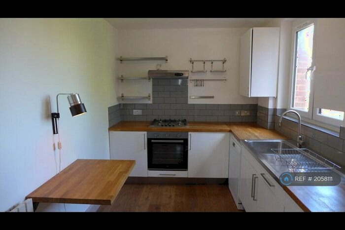 2 Bedroom Flat To Rent In Banister House, London, E9