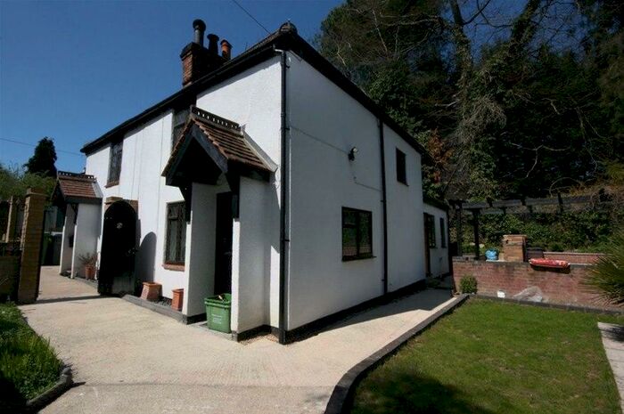 2 Bedroom Property To Rent In Bath Road, Calcot, Reading, RG31