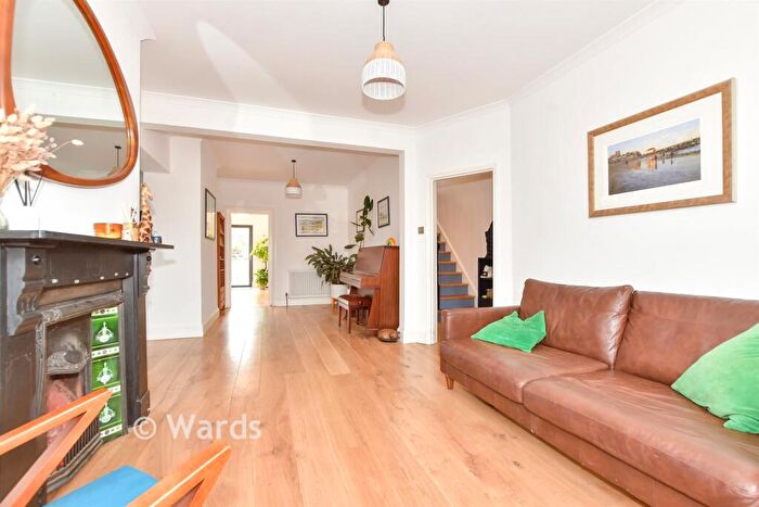 4 Bedroom Semi Detached House For Sale In Kings Avenue, Ramsgate, Kent, CT12