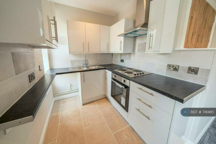 1 Bedroom Flat To Rent In First Floor, Sheffield, S8