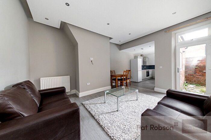 2 Bedroom Flat To Rent In Hazelwood Avenue, Jesmond, Newcastle Upon Tyne, NE2