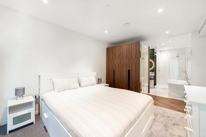 3 Bedroom Flat To Rent In New Union Square, London, SW11