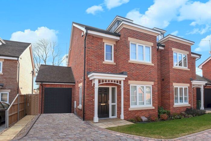 4 Bedroom Semi-Detached House To Rent In Wroth Place, Guildford, GU4