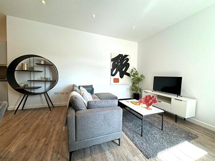 1 Bedroom Flat To Rent In London Road, Staines-Upon-Thames, TW18