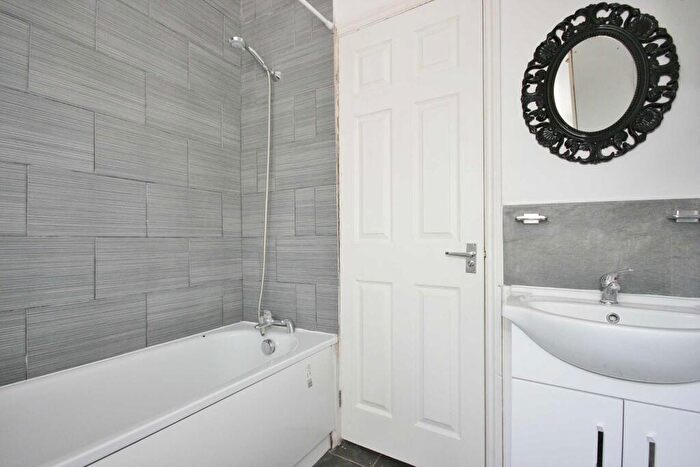 3 Bedroom Terraced House To Rent In Bed- Filey Road, Reading, RG1