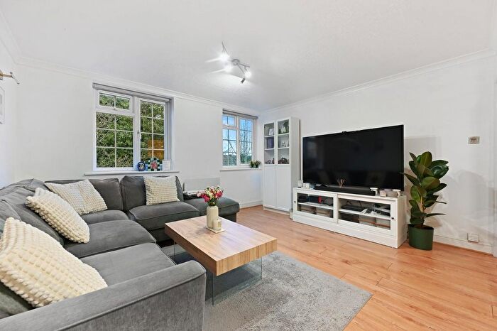 2 Bedroom Flat For Sale In Barbican Road, Greenford, UB6