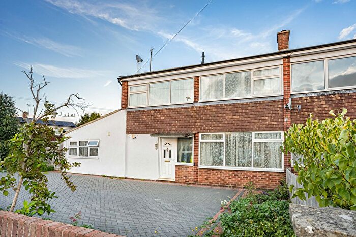 3 Bedroom Semi Detached House For Sale In Maple Road, Bicester, OX26