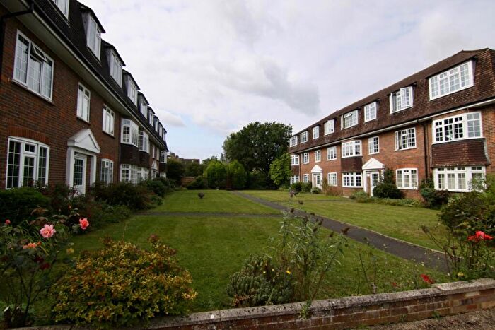 3 Bedroom Apartment To Rent In Guildford, GU4