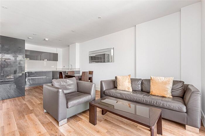 2 Bedroom Flat To Rent In Montagu House, Greenside Road, W12