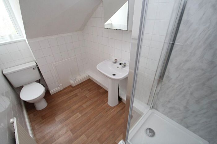 1 Bedroom Flat To Rent In , Harehills Lane, Leeds, West Yorkshire, LS8