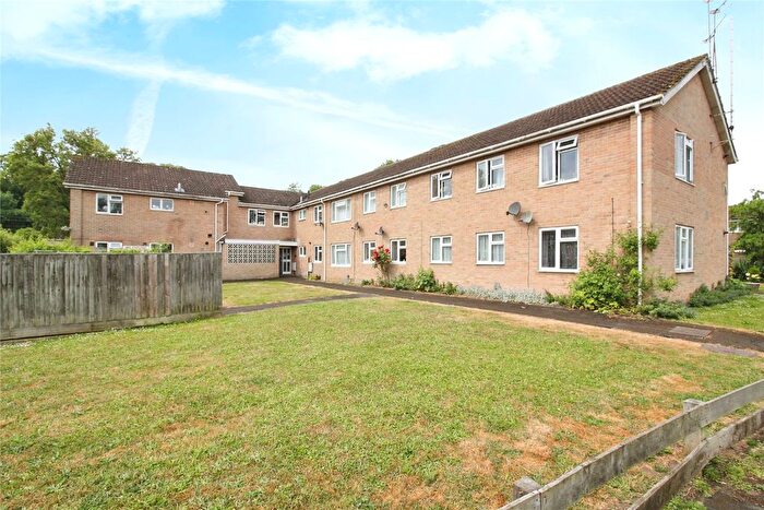 2 Bedroom Flat To Rent In St. Mary's Avenue, Purley On Thames, RG8