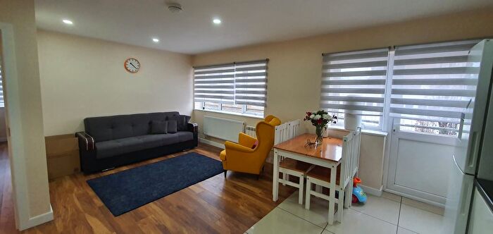 2 Bedroom Flat To Rent In Clements Road, Ilford, IG1