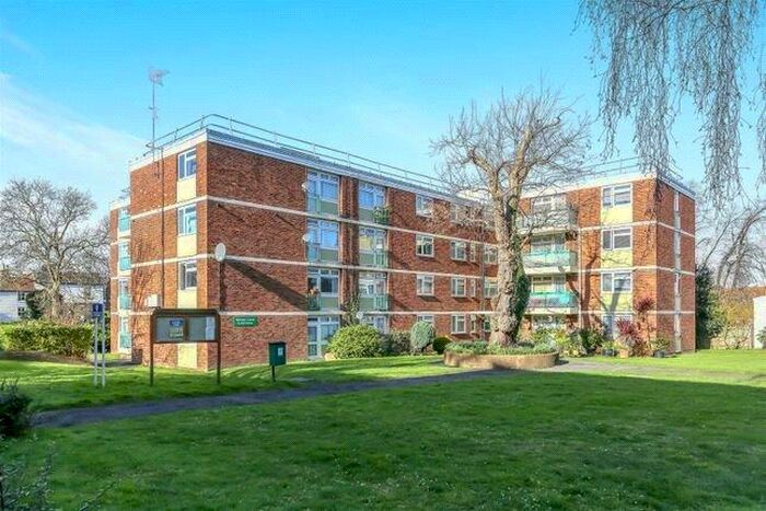 2 Bedroom Apartment To Rent In Alcester Road, Wallington, SM6