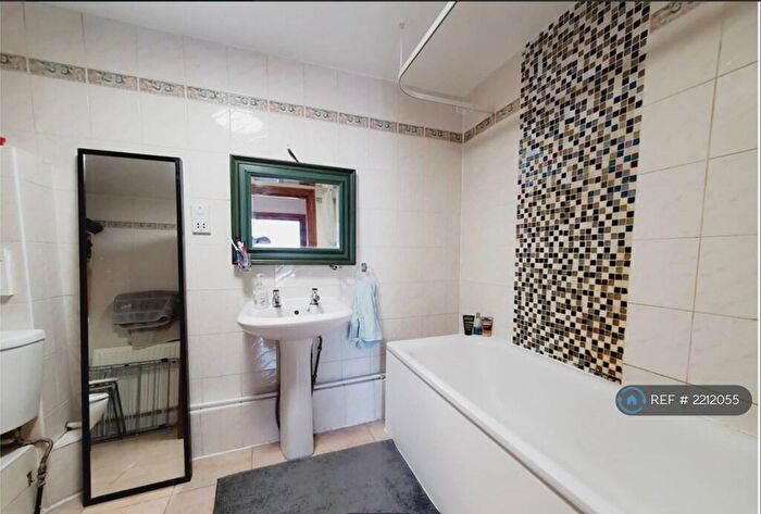 2 Bedroom Flat To Rent In Hackney Road, London, E2