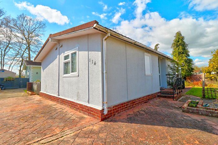 2 Bedroom Mobile/park Home For Sale In Moreton Terrace, Woodchurch Road, Shadoxhurst, Ashford, TN26