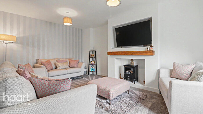 4 Bedroom Detached House For Sale In Chamomile Close, Stowmarket, IP14