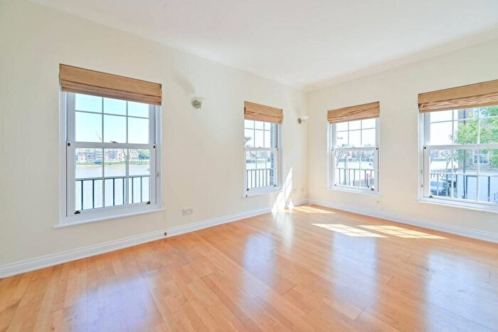 2 Bedroom Flat To Rent In Helena Square, Rotherhithe, London, SE16