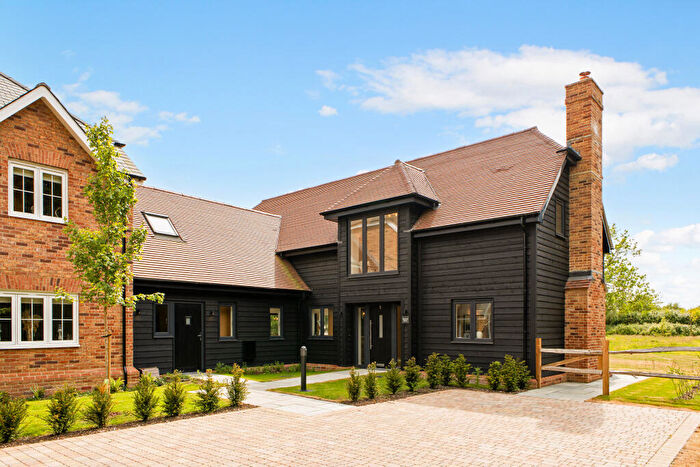 4 Bedroom Link Detached House For Sale In Hookstile Farmstead, Godstone, RH9