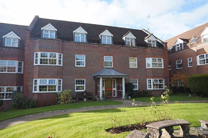 2 Bedroom Flat To Rent In York Mews, Alton, GU34