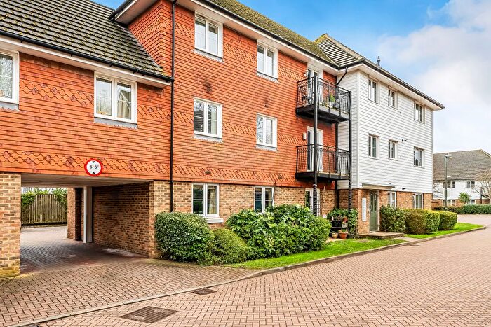2 Bedroom Flat For Sale In Albion Way, Edenbridge, Kent, TN8
