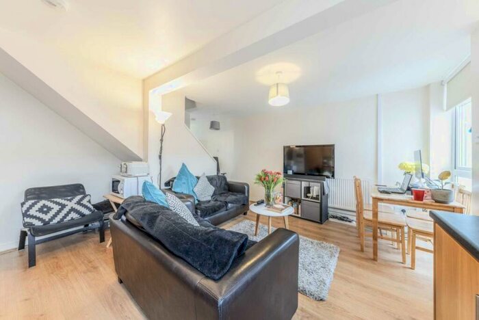3 Bedroom House To Rent In Hunter Close, Balham, SW12
