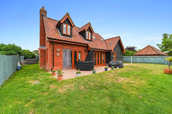 3 Bedroom Detached House For Sale In The Street, Eyke, IP12