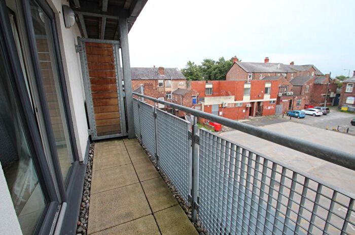 1 Bedroom Apartment To Rent In Flixton Road, Urmston, Manchester, M41