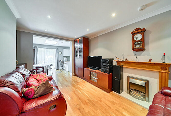 3 Bedroom Bungalow For Sale In Tudor Close, London, NW9
