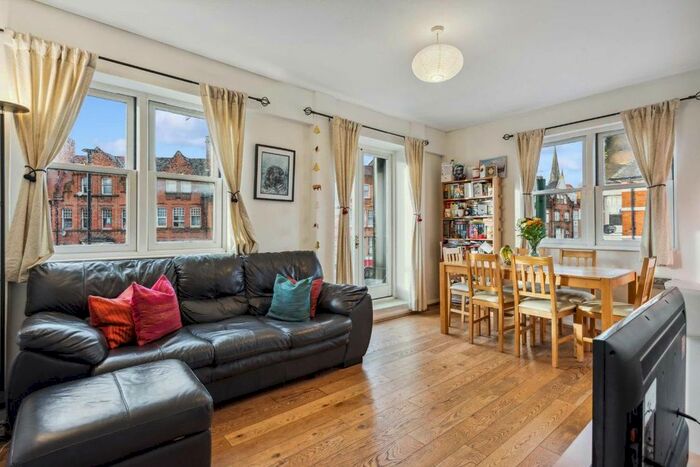 2 Bedroom Detached House To Rent In Stanthorpe Road, London, SW16