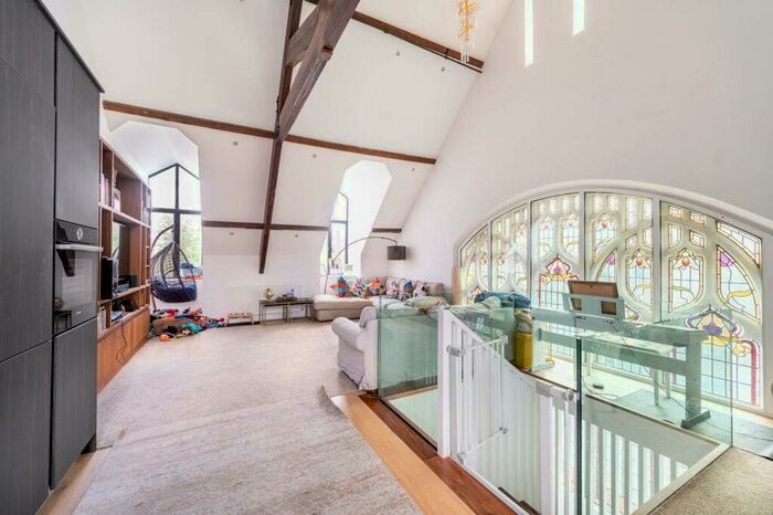 2 Bedroom Flat To Rent In Huddlestone Road, , Willesden Green, London, NW2