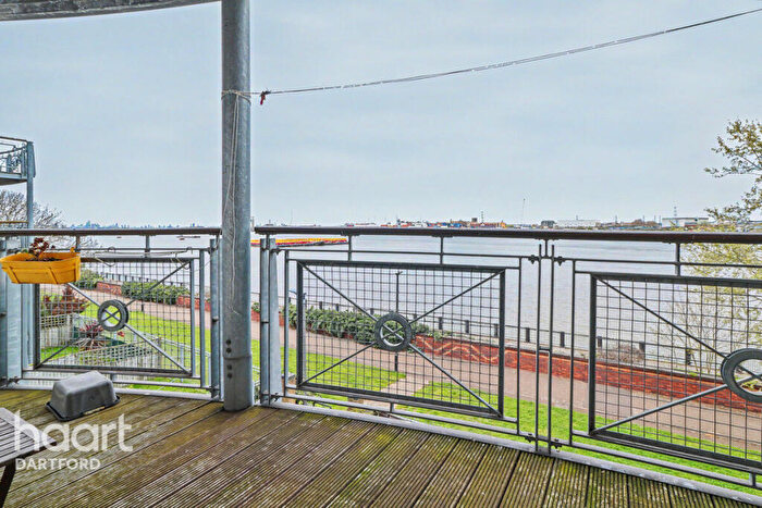 2 Bedroom Flat To Rent In Fantail Close, London, SE28