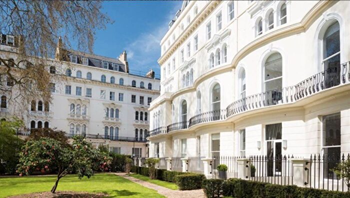 1 Bedroom Flat To Rent In Kensington Gardens Square, Bayswater, London, W2