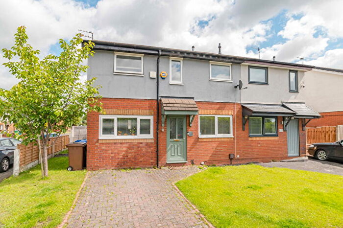 3 Bedroom Semi-Detached House For Sale In Honiton Close, Heywood, OL10