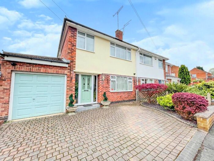 3 Bedroom Semi-Detached House To Rent In Ivybridge Road, Stivichall, Coventry, CV3