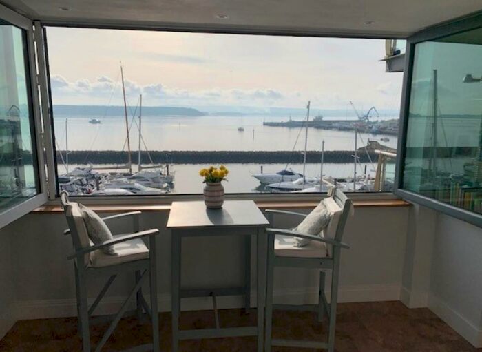 2 Bedroom Flat To Rent In Poole, BH15