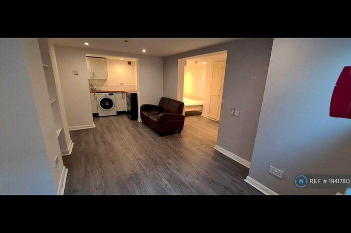 Studio To Rent In Roundhay, Leeds, LS8