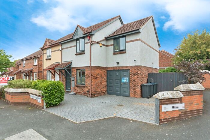 3 Bedroom Semi-Detached House For Sale In Lime Tree Road, Acocks Green, Birmingham, West Midlands, B27