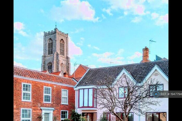 3 Bedroom Semi-Detached House To Rent In Damocles Court, Norwich, NR2