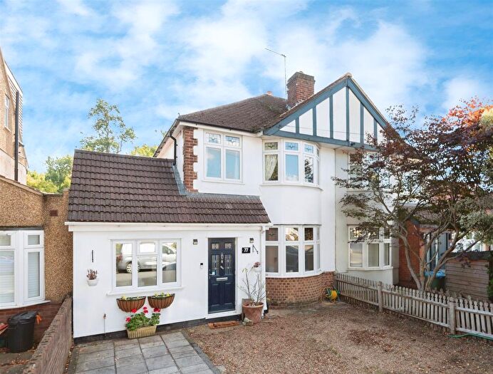4 Bedroom Semi-detached House For Sale In Lyndhurst Avenue, Whitton, TW2