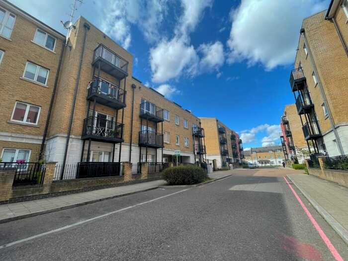 2 Bedroom Apartment To Rent In Candle Street, Stepney Green, E1