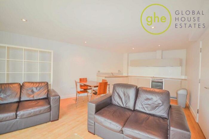 2 Bedroom Flat To Rent In Crowngate House, Bow, London, E3
