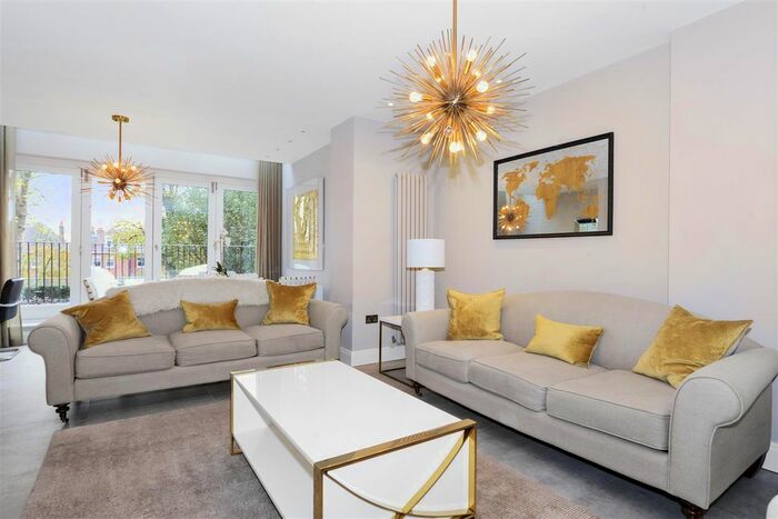 2 Bedroom Flat To Rent In Lyndhurst Road, London, NW3