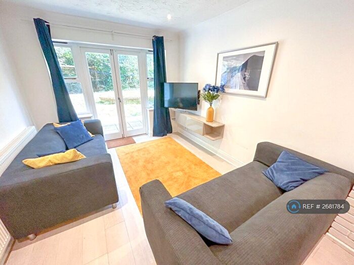 7 Bedroom Detached House To Rent In Cranford Way, Southampton, SO17