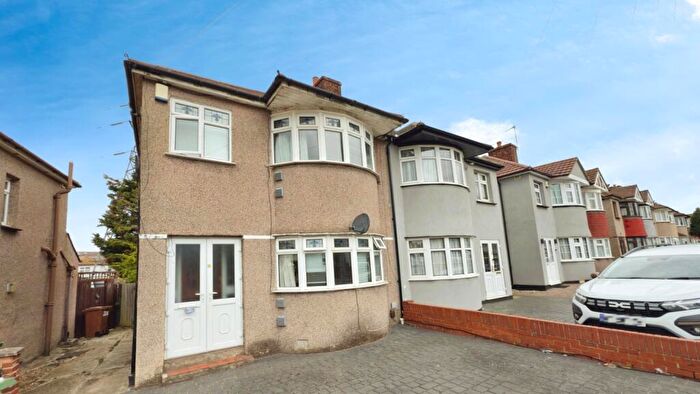 3 Bedroom Semi-Detached House To Rent In Westwood Lane Welling, DA16