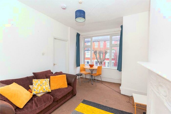 2 Bedroom Apartment To Rent In Carlingford Road, Harringay, London, N15