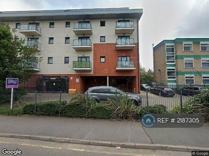2 Bedroom Flat To Rent In The Junction, Slough, SL2