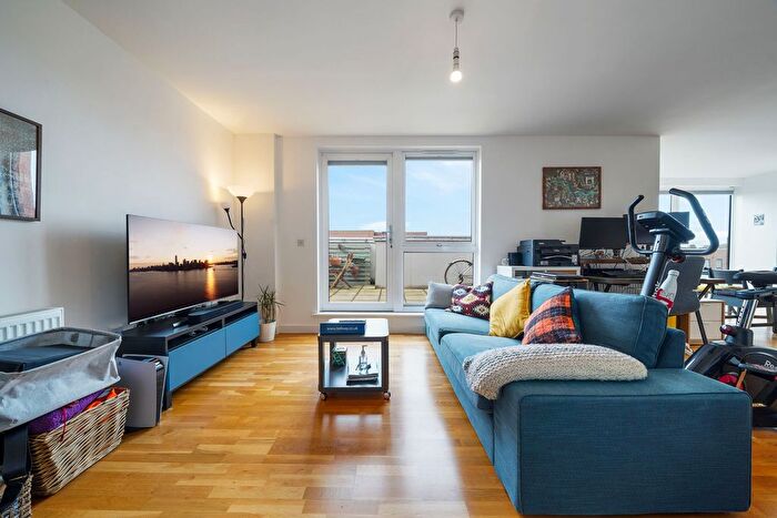 1 Bedroom Flat To Rent In Bathurst Square, Butterfly Court Bathurst Square, N15